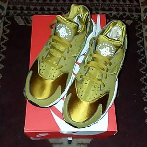 Women's Nike Air Huarache Run Sneaker